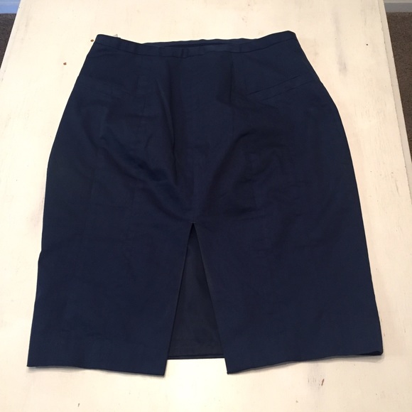 🎉Sold 💕 Chevron detail navy pencil skirt - Picture 4 of 4