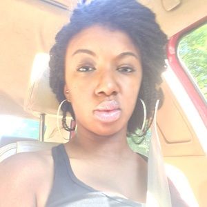 Meet your Posher, Nadia