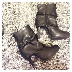 Super cute and comfy black heel boots