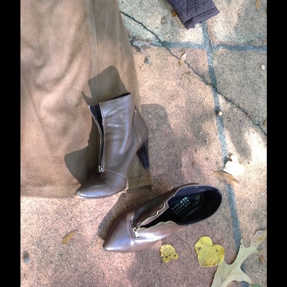 Beautiful Barneys New York booties. Real leather. - Picture 2 of 4