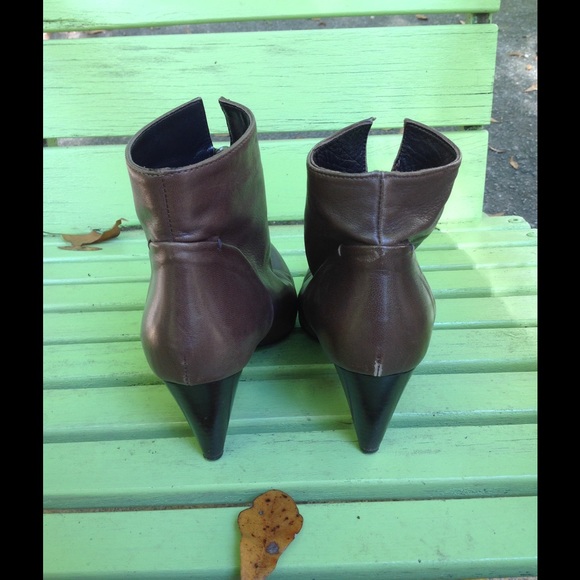 Beautiful Barneys New York booties. Real leather. - Picture 3 of 4