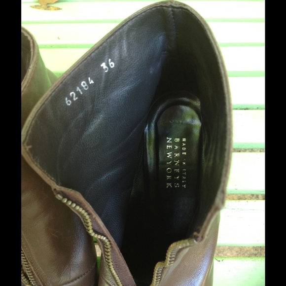 Beautiful Barneys New York booties. Real leather. - Picture 4 of 4