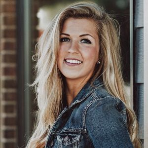 Meet your Posher, Caitlin