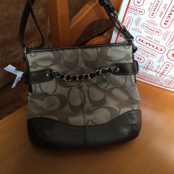 I am selling a genuine coach handbag. - Picture 2 of 2