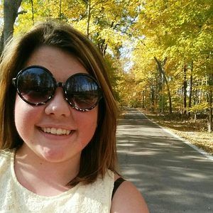 Meet your Posher, Alyson