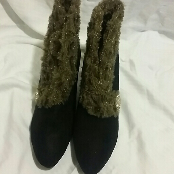 Boots - Picture 2 of 4