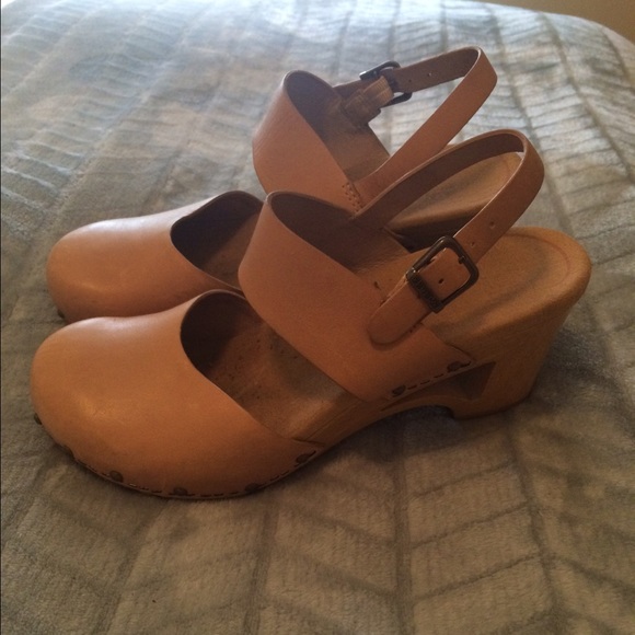 Danskos Thea closed-toe sandals