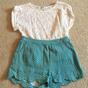 ❌SOLD❌Teal polka dot scalloped high waisted shorts