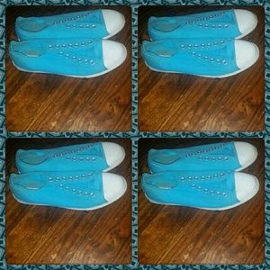 BABY BLUE LOW TOP CONVERSES