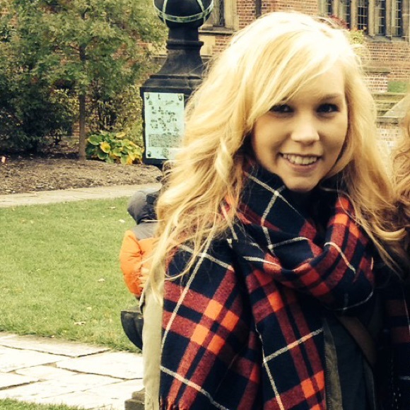 Meet your Posher, Emily - Picture 1 of 1