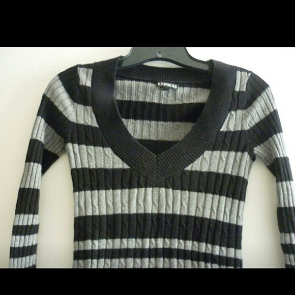 EXPRESS Marled Ribbed Fitted V-neck Sweater - Picture 2 of 2