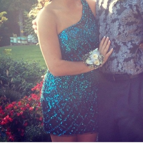 Shall K homecoming dress - Picture 1 of 2