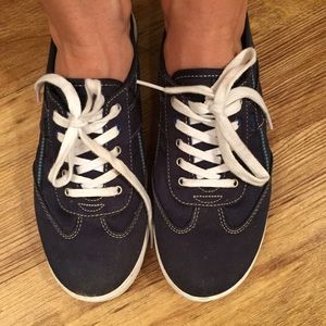 Ked's 7.5. Navy blue
