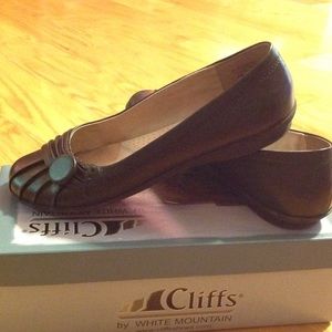 Cute flats to dress up or wear with jeans.