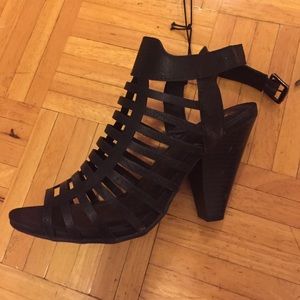Strappy mid-heel sandals