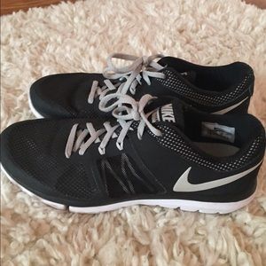 NEW black Nike run shoes