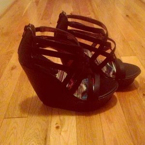 ✨SALE✨Madden Girl wedges