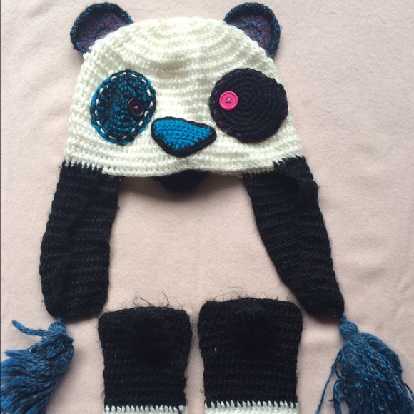 Panda knit hat and cut-out gloves, very cute!