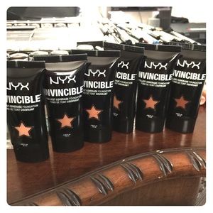 NYX invincible foundation