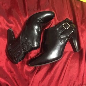 Heel booties