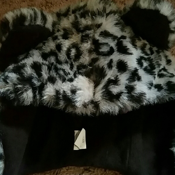 Leopard winter hat - Picture 2 of 3