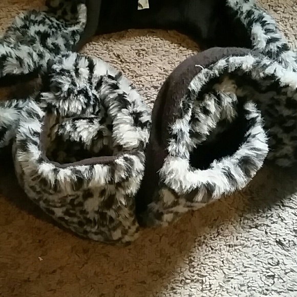 Leopard winter hat - Picture 3 of 3