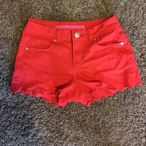 Coral scallop shorts