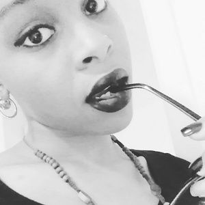 Meet your Posher, Aysia