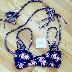 Traded! Acacia XL Samoa top in Blue Island Orchid