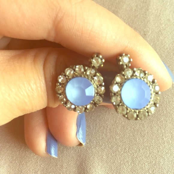 Jewelry - Gorgeous blue diamond studs