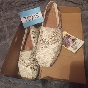 Lace TOMS