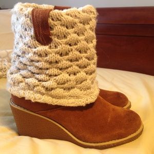 Size 7 sweater boots