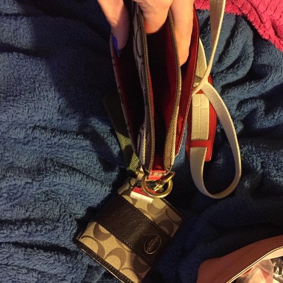 Coach - Picture 4 of 4