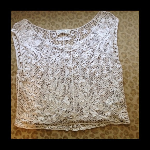 White crop shirt