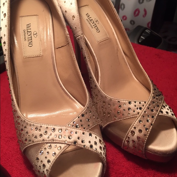 Valentino pumps!!
