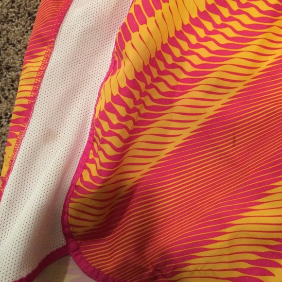 Athletic shorts - Picture 2 of 4