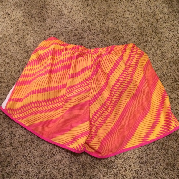 Athletic shorts - Picture 3 of 4