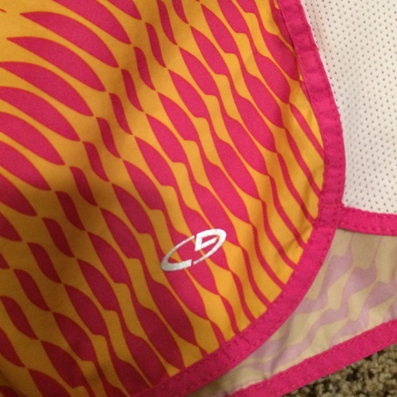 Athletic shorts - Picture 4 of 4