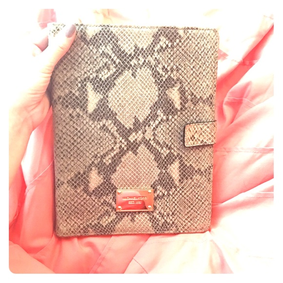 Michael Kors python ipad case 📲