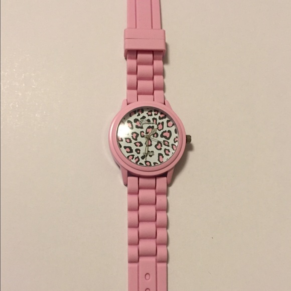 ✨NEW✨ Geneva pink leopard print silicone watch