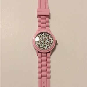 ✨NEW✨ Geneva pink leopard print silicone watch