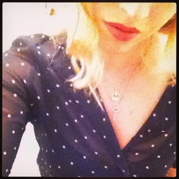 Meet your Posher, Tori - Picture 2 of 4