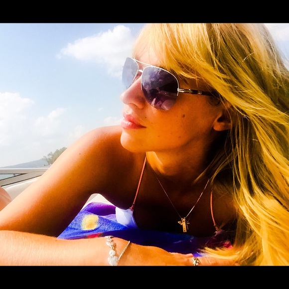 Meet your Posher, Tori - Picture 3 of 4