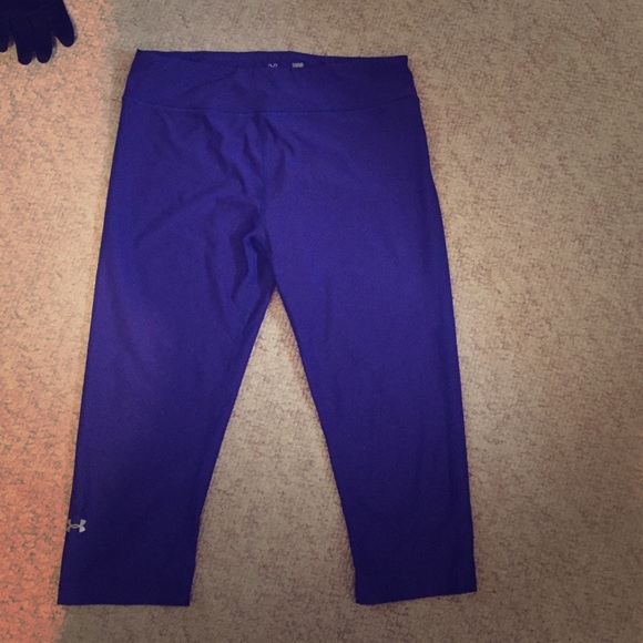 Under armor crop leggings.