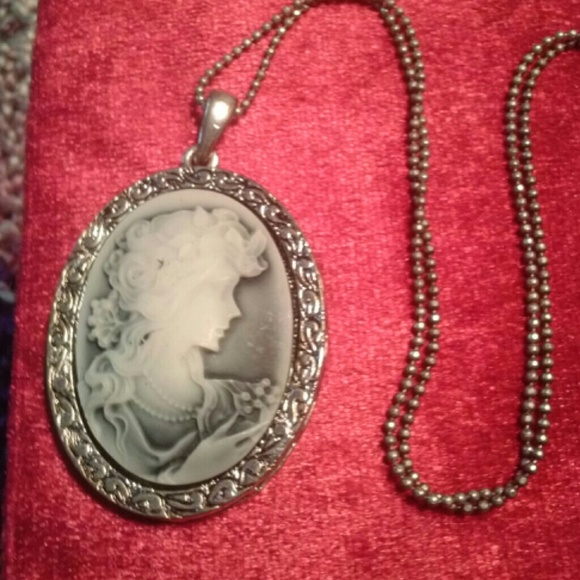 Vintage Cameo