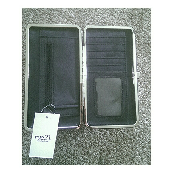 NWT Wallet - Picture 3 of 3