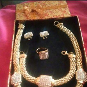 Beautiful necklace set