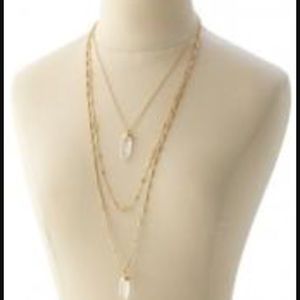 Never worn Aria Pendant