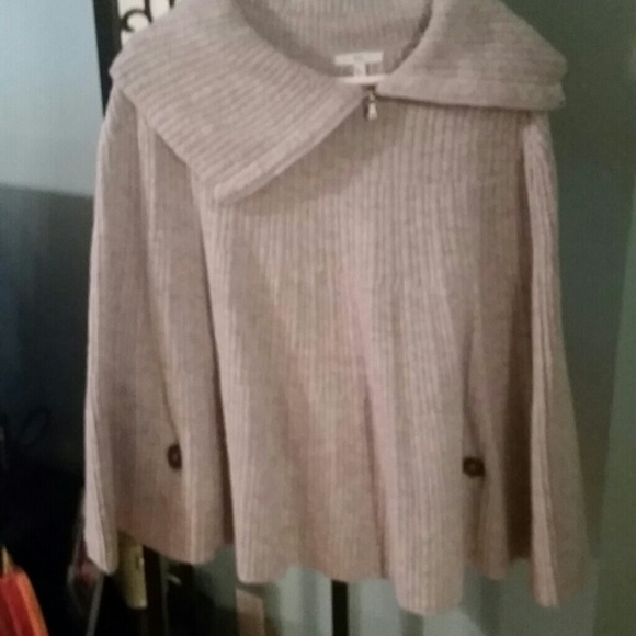 Gap poncho. Grey with cute button and zip details.