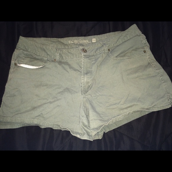 shorts | olive green